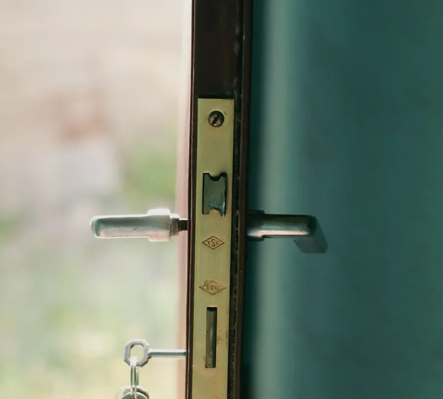 Open door showing the locking edge and handle – checking for lock repair or replacement in Wilmslow with the door open, Locksmith Wilmslow