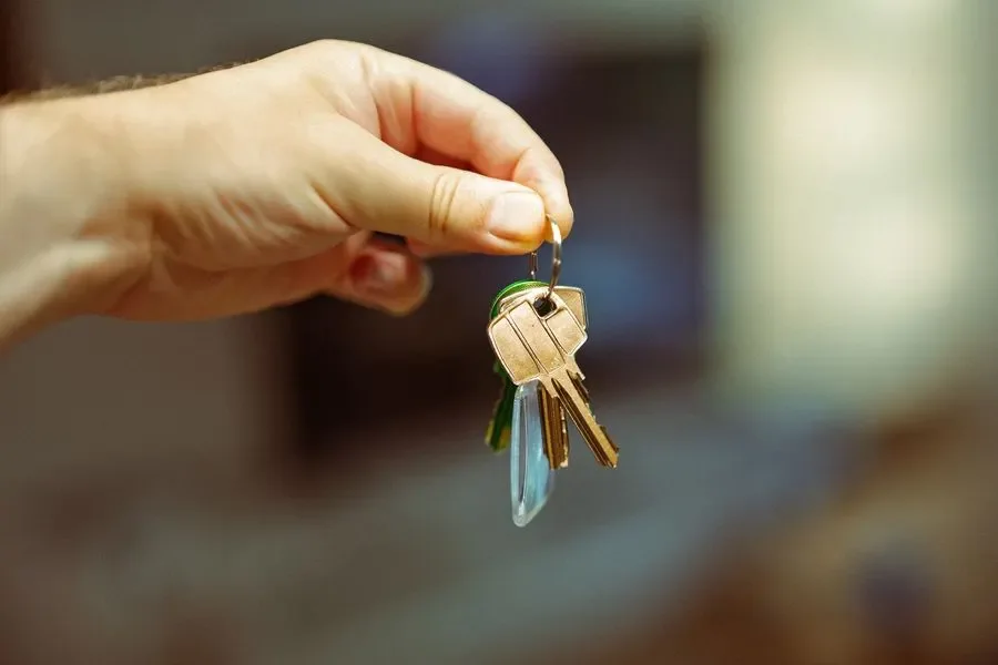 Hand holding a set of house keys – residential locksmith Wilmslow help for landlords and letting agents from Locksmith Wilmslow